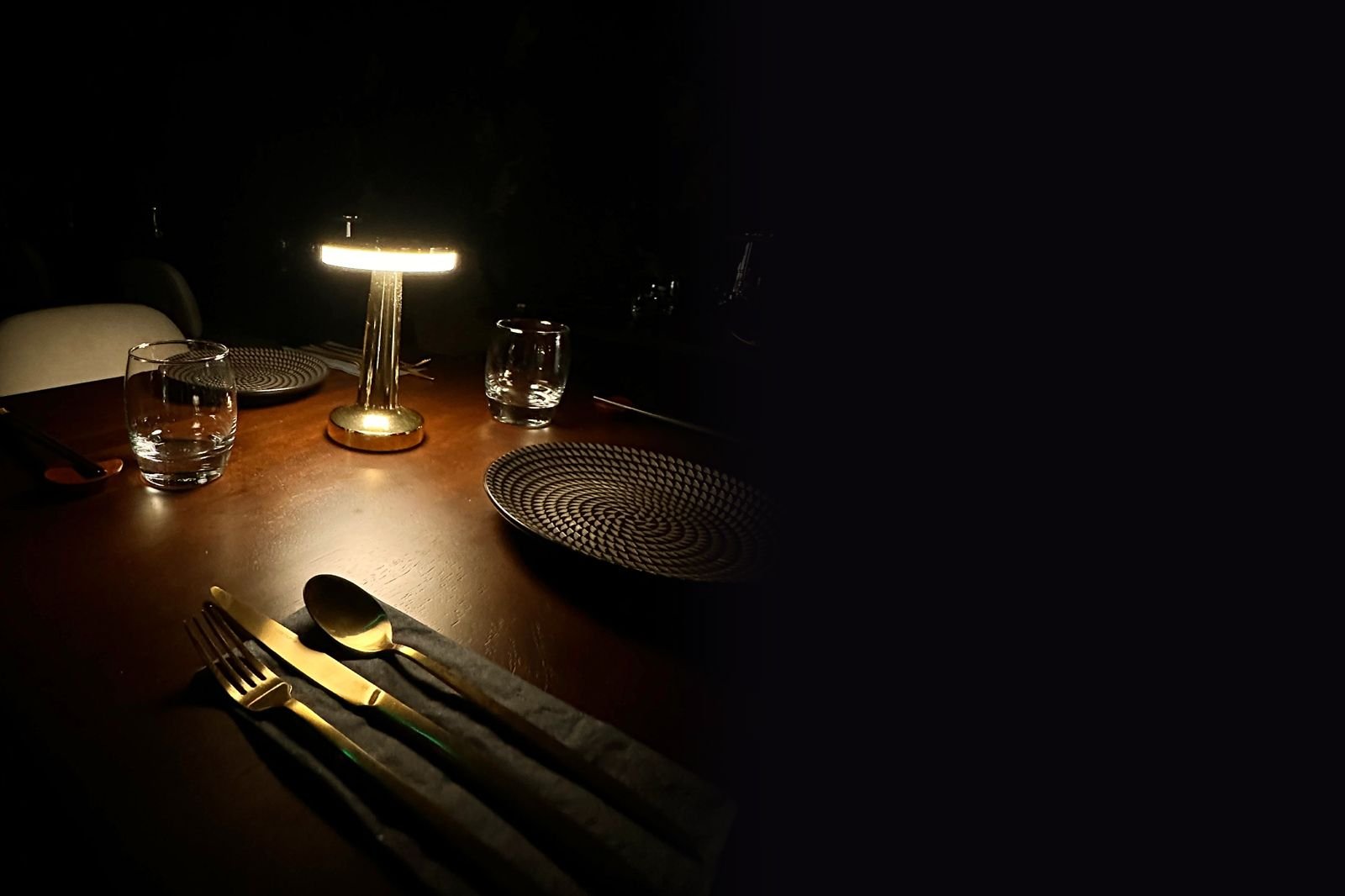 Fillings interior table setting